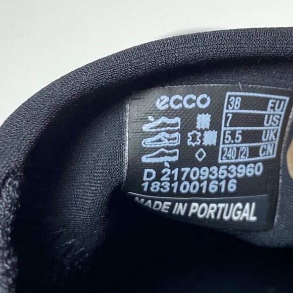 ECCO Slip On Sneaker NWOT Womens Sz 7/38 Black - Picture 2 of 6